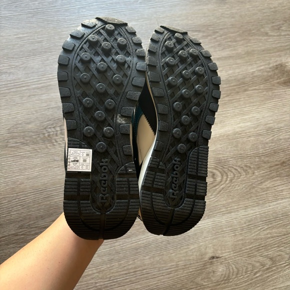 Reeboks - Picture 9 of 10